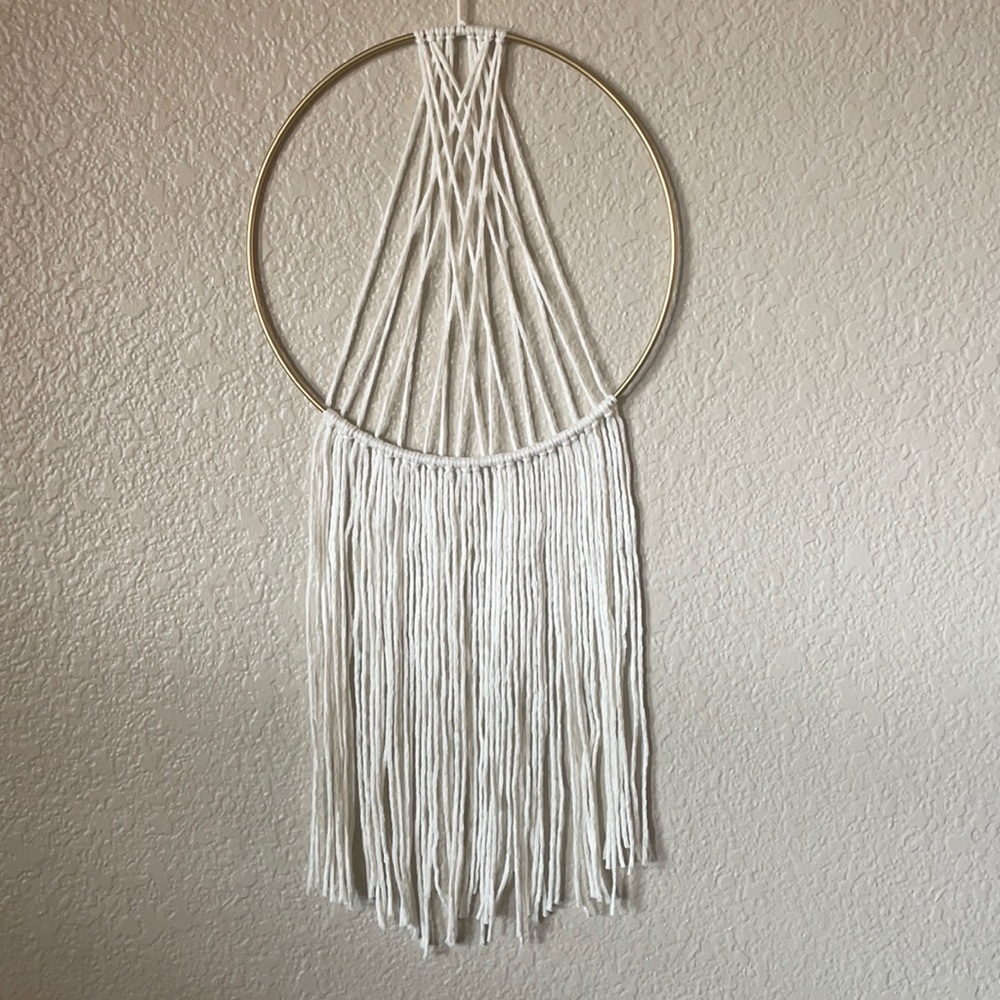 Yarn wall hanging